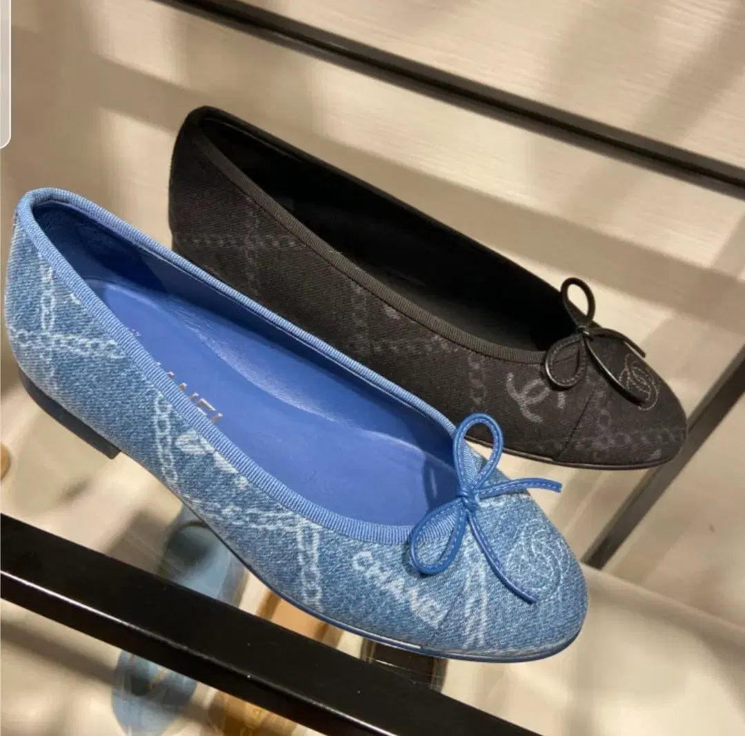 シャネル 23A カメリア CC ロゴバレリーナデニム